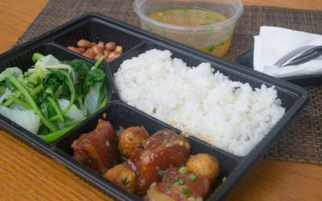 Cơm trưa văn phòng - Hoàng Văn Thụ