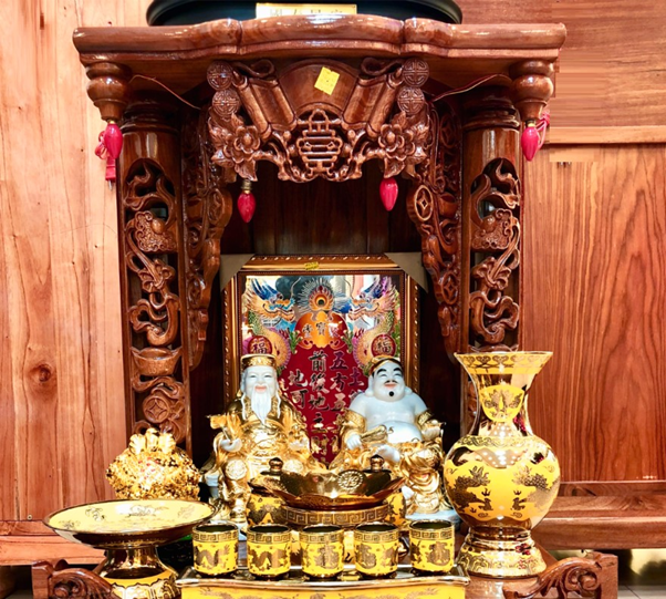 Bàn thờ ông địa thần tài