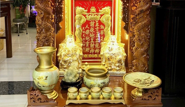 Bộ kỷ thờ sẽ gồm 5 chén phía trước bát hương