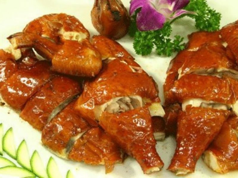 Quán cơm Cầu Vồng