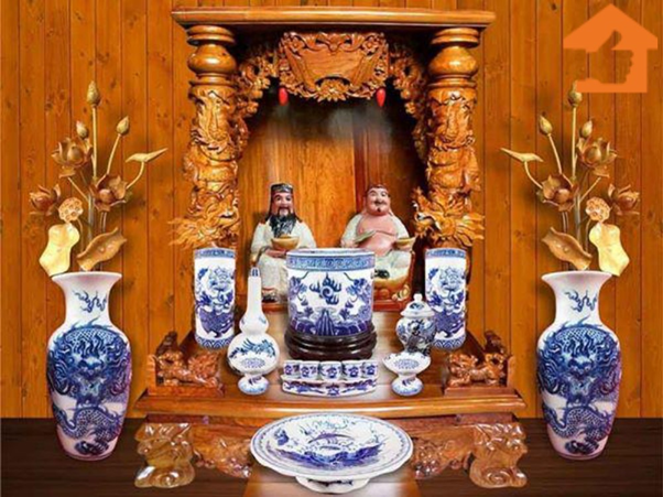 Một số vật dụng trên bàn thờ