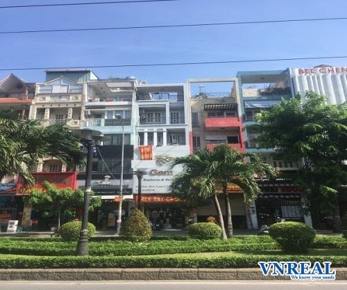 nhà phan xích long giá 90 triệu