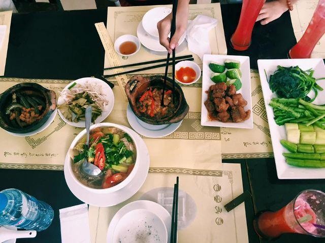 Cơm niêu Tú Xương –