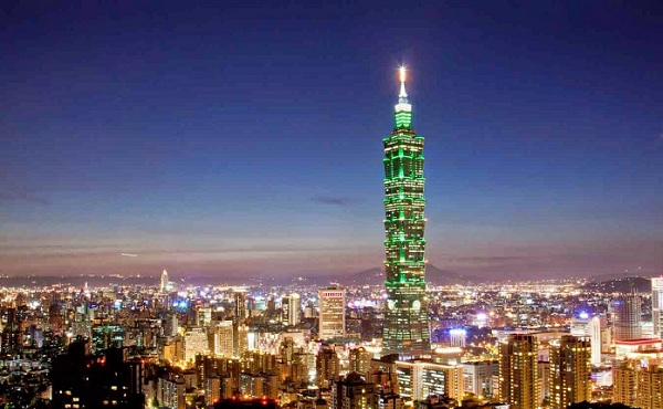 Toà nhà cao nhất Đài Loan toả sáng về đêm